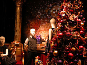 alexandra reill: weihnachtsauslage im kaufhaus des westens, photo series 2009. sujet V