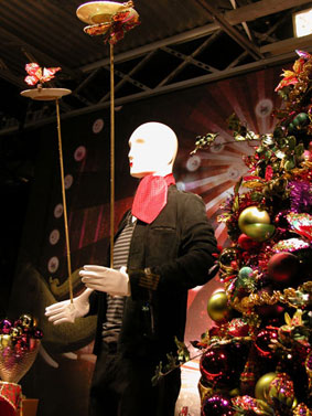 alexandra reill: weihnachtsauslage im kaufhaus des westens, photo series 2009. sujet XIII