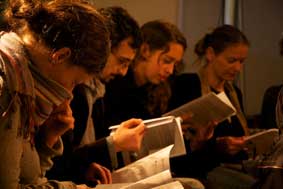 guests reading #WB: quoting Walter Benjamin, Paris, die Hauptstadt des XIX. Jahrhunderts during the interactive performance in the jewish theater of austria on October 7, 2010; photographer: lisa sperber